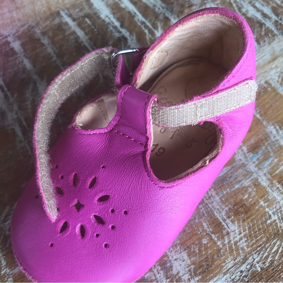 Easy Peasy Lillyp Velcro leather Mary Jane soft soled shoes in “fushia” - Picture 7 of 12